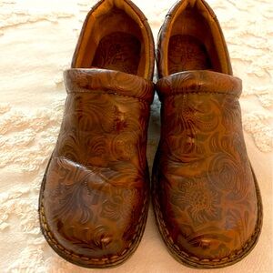 Ladies BOC brown slip on shoe.. size 8 1/2 but fits a ladies 7 1/2…